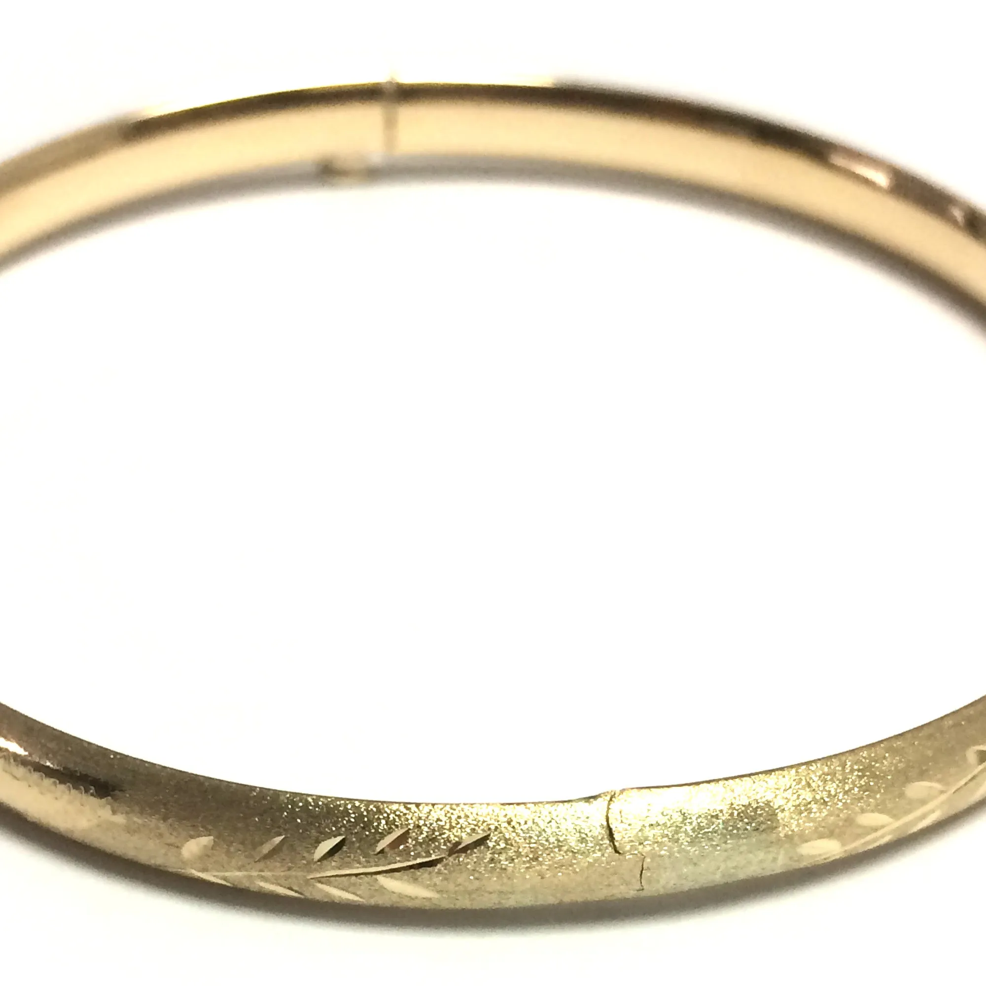 10K Yellow Gold High-Polish Dome Florentine Bangle Bracelet - Elegant 7-Inch Design