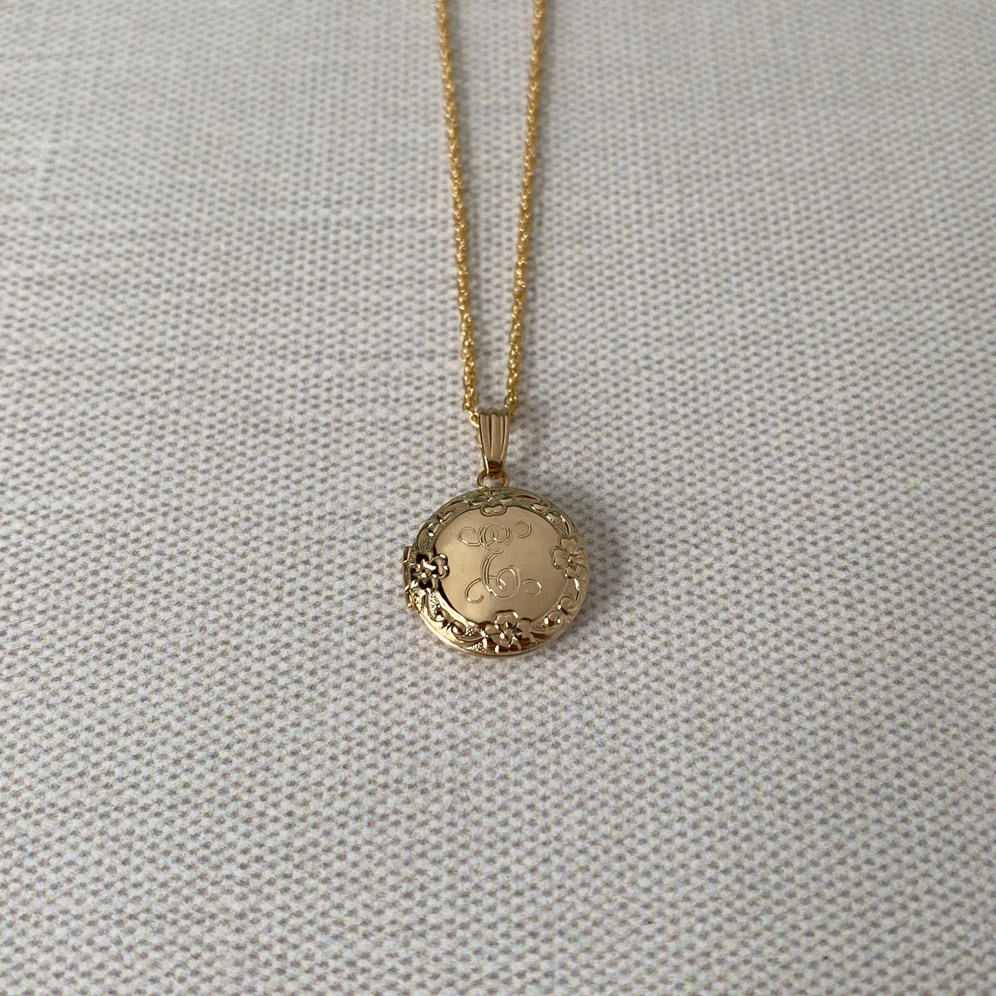 14K Gold Filled Floral 13mm Round Locket Necklace