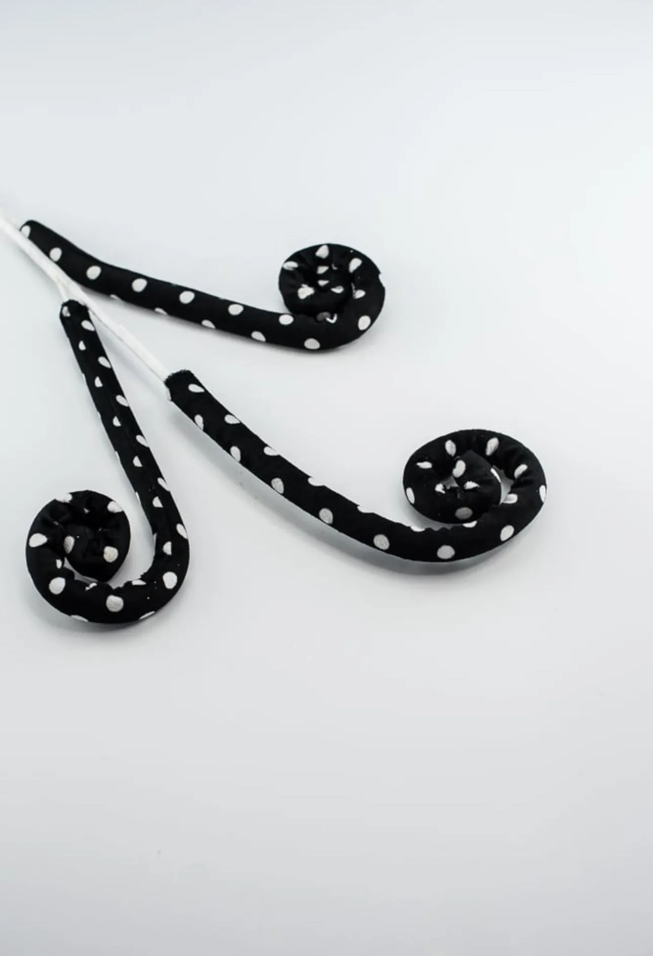 Black and white polkadot curly spray