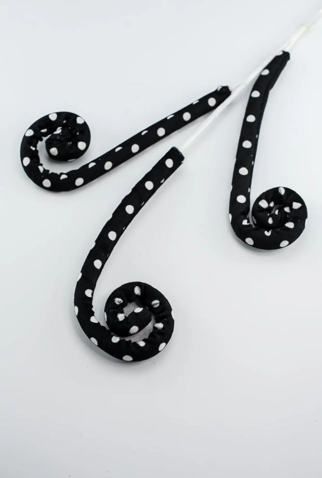 Black and white polkadot curly spray