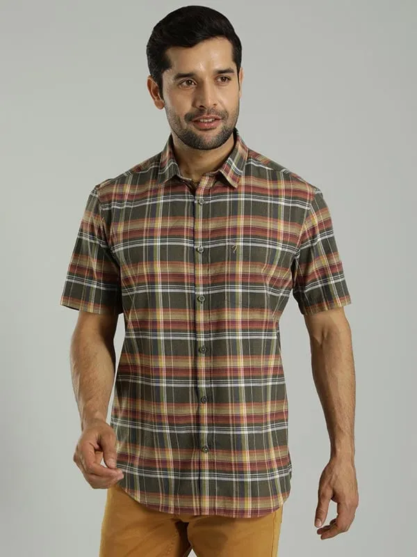 Men Checked Half Sleeve Cotton Shirt