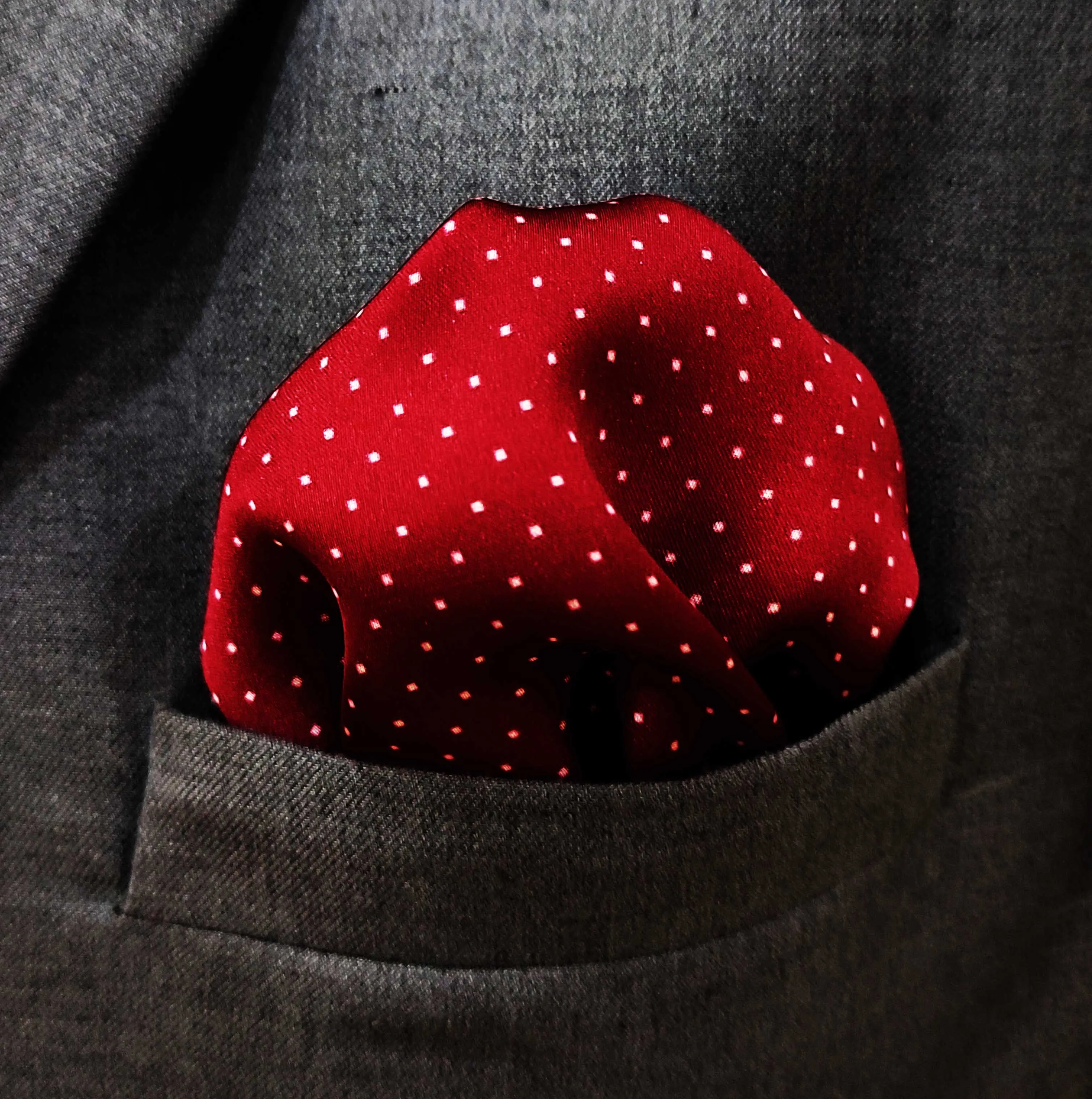 MERLOT MINI POLKA DOT - SILK POCKET SQUARES